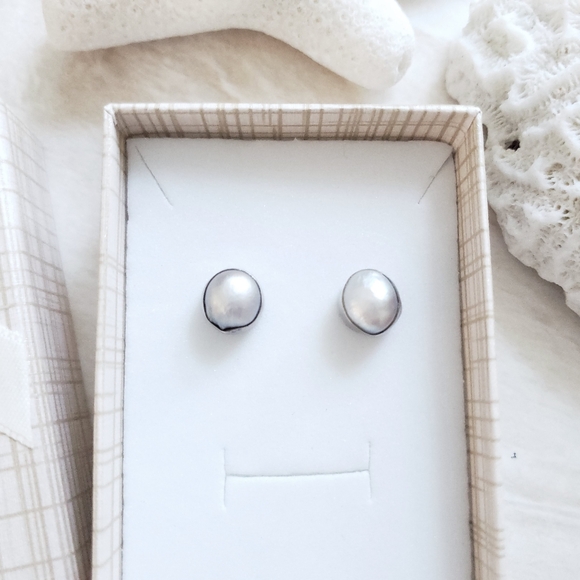 Jewelry - Vintage Elegant Sterling Silver Bezel Set Pearl Stud Earrings